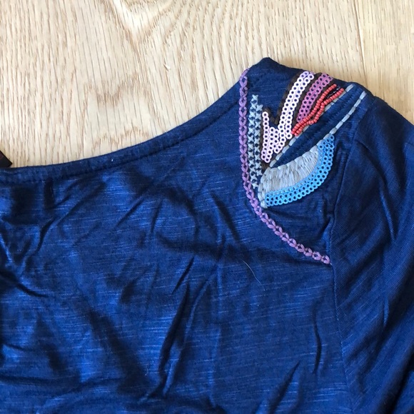 Asymmetrical Embroidered detail top - Picture 6 of 6